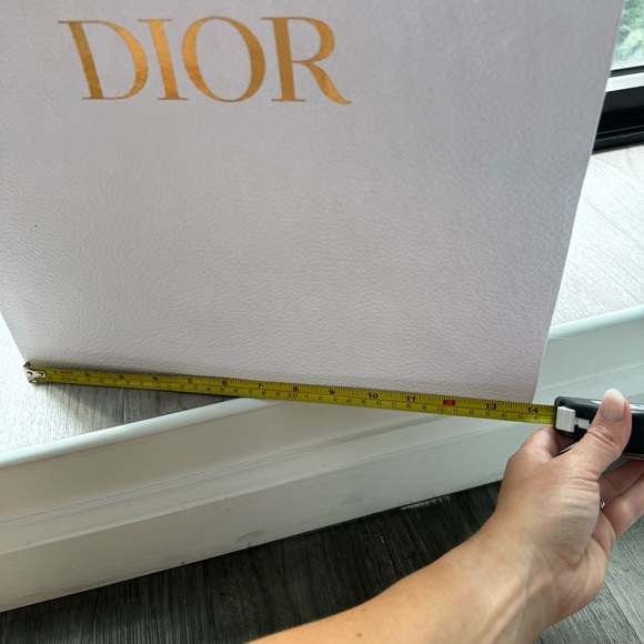 Dior White Shopping Bag with Gold Logo - Picture 8 of 11